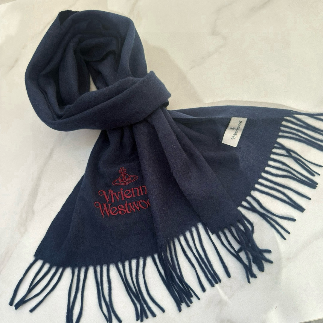 “Vivienne Westwood: New Collection Features Luxury Items and Accessories” - 图片 6