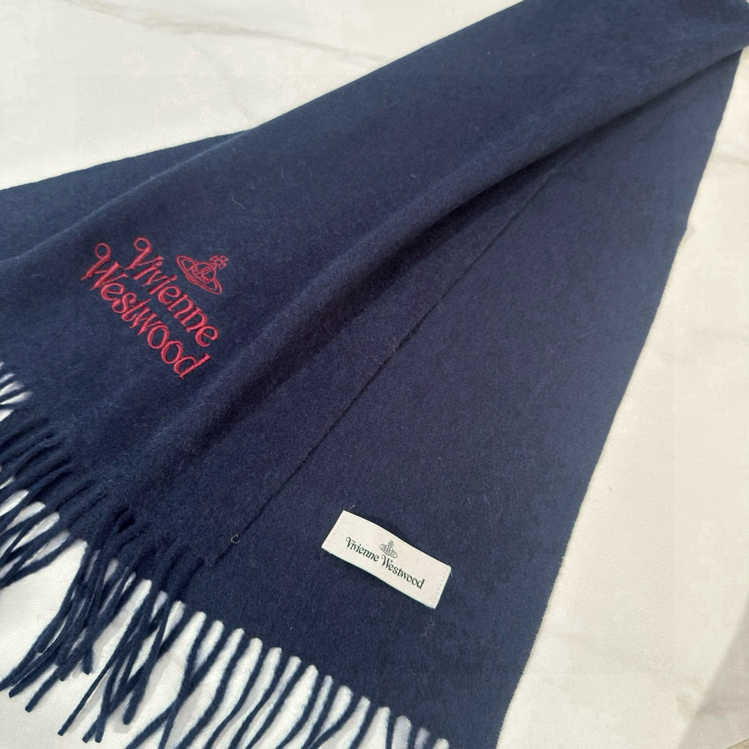 “Vivienne Westwood: New Collection Features Luxury Items and Accessories” - 图片 9