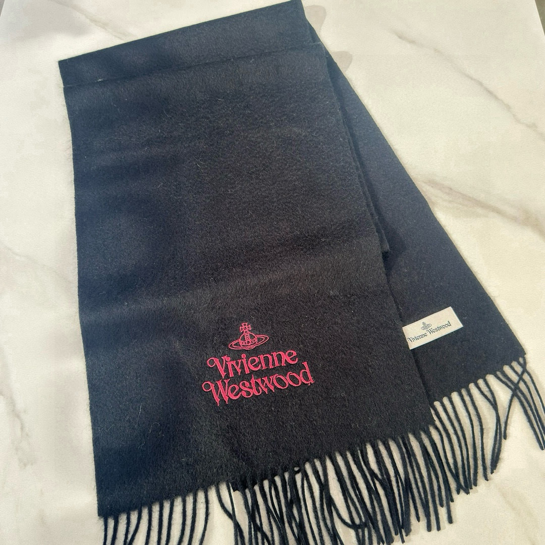 Fashion Icon Vivienne Westwood’s Latest Collection Features Unique Designs and Luxury Materials - 图片 5