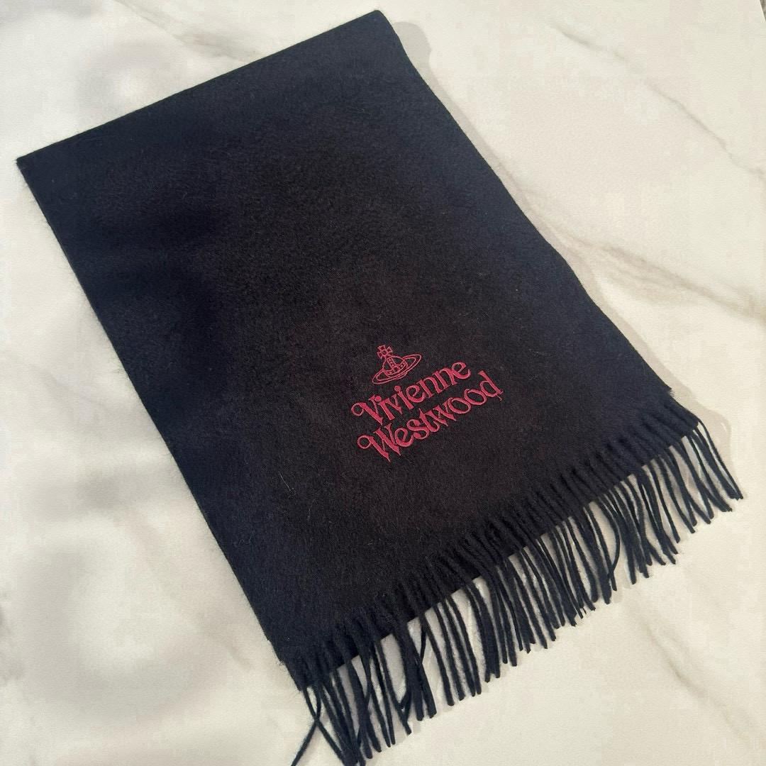 Fashion Icon Vivienne Westwood’s Latest Collection Features Unique Designs and Luxury Materials - 图片 8