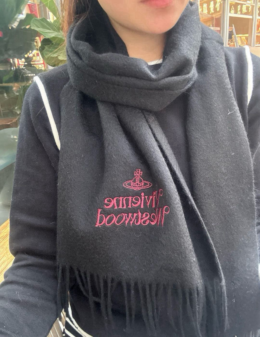 Fashion Icon Vivienne Westwood’s Latest Collection Features Unique Designs and Luxury Materials - 图片 1