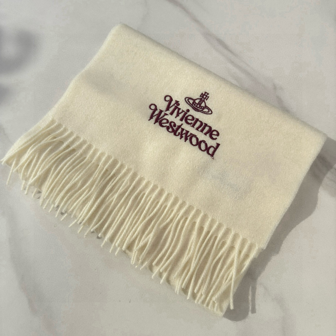 Vivienne Westwood’s Latest Collection Showcases Innovative Designs and Sustainable Fashion Trends - 图片 3