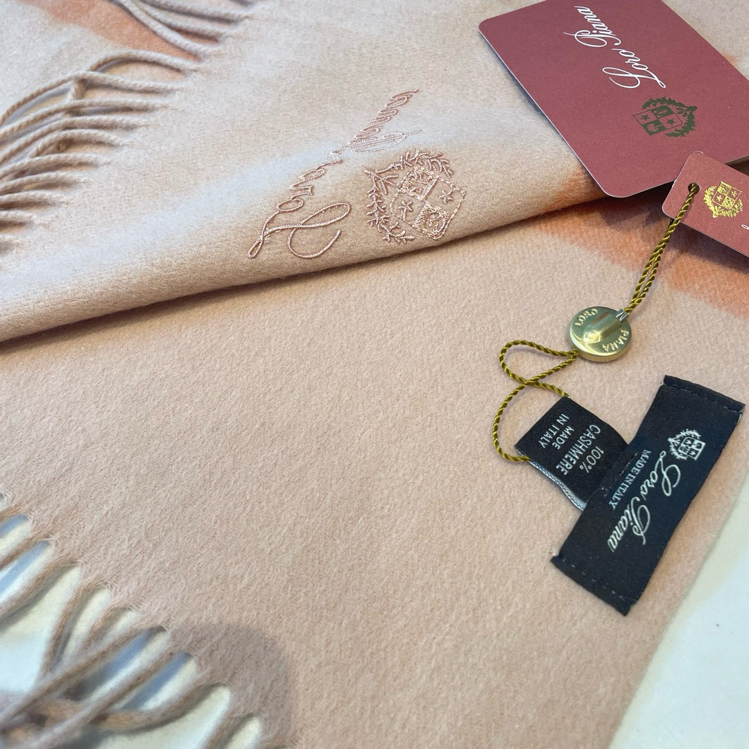 Luxurious Loro Piana Scarf in High-Quality Wool with Waterweed Detail - 图片 4