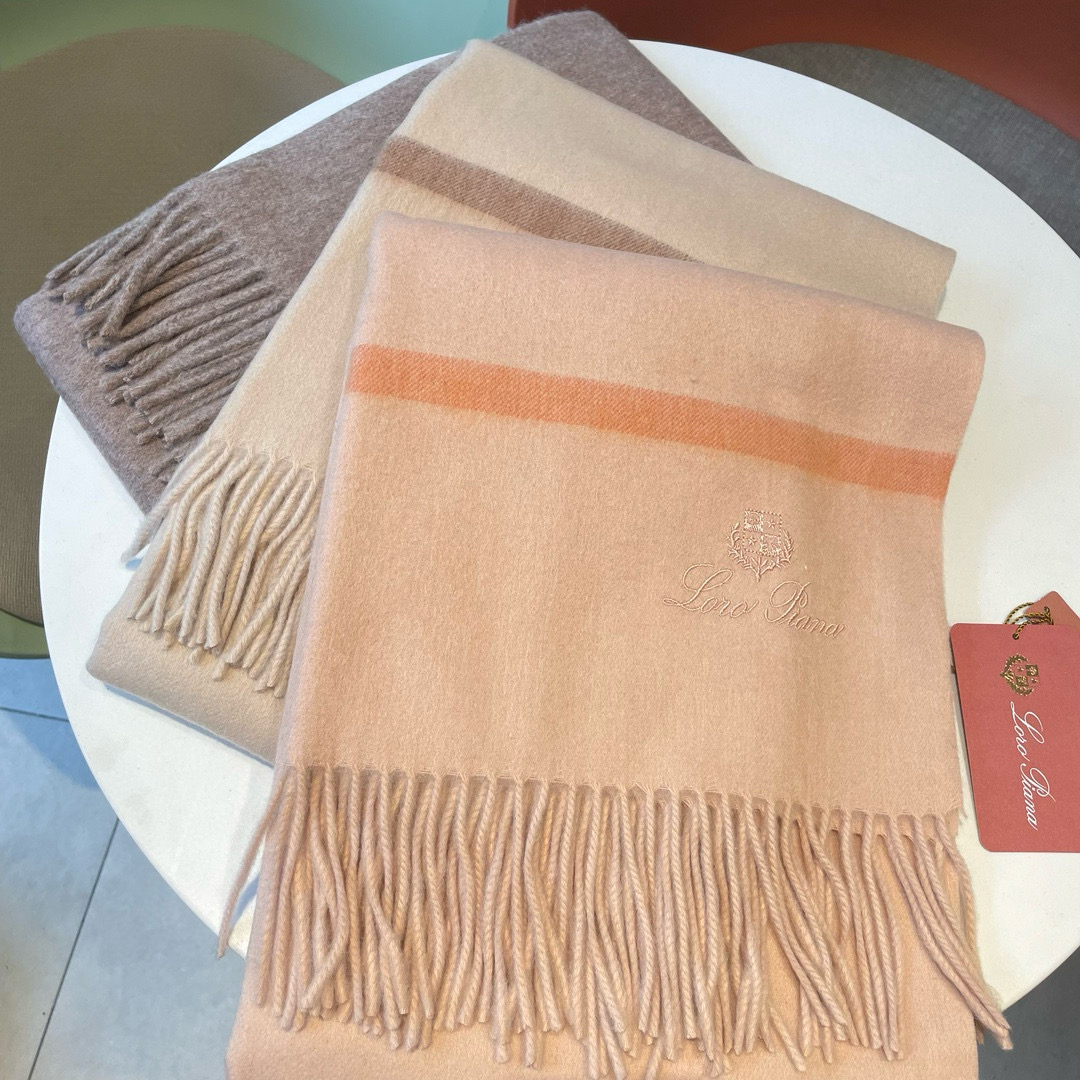 Luxurious Loro Piana Scarf in High-Quality Wool with Waterweed Detail - 图片 2