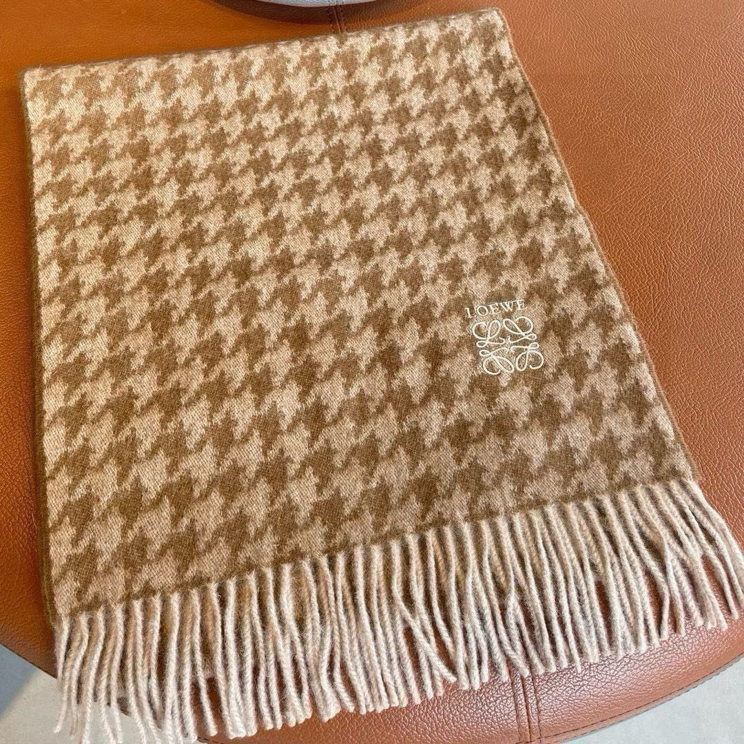 “Stylish Lovewe Couple Scarf Collection with Bird Motif at Best Trading Company” - 图片 3