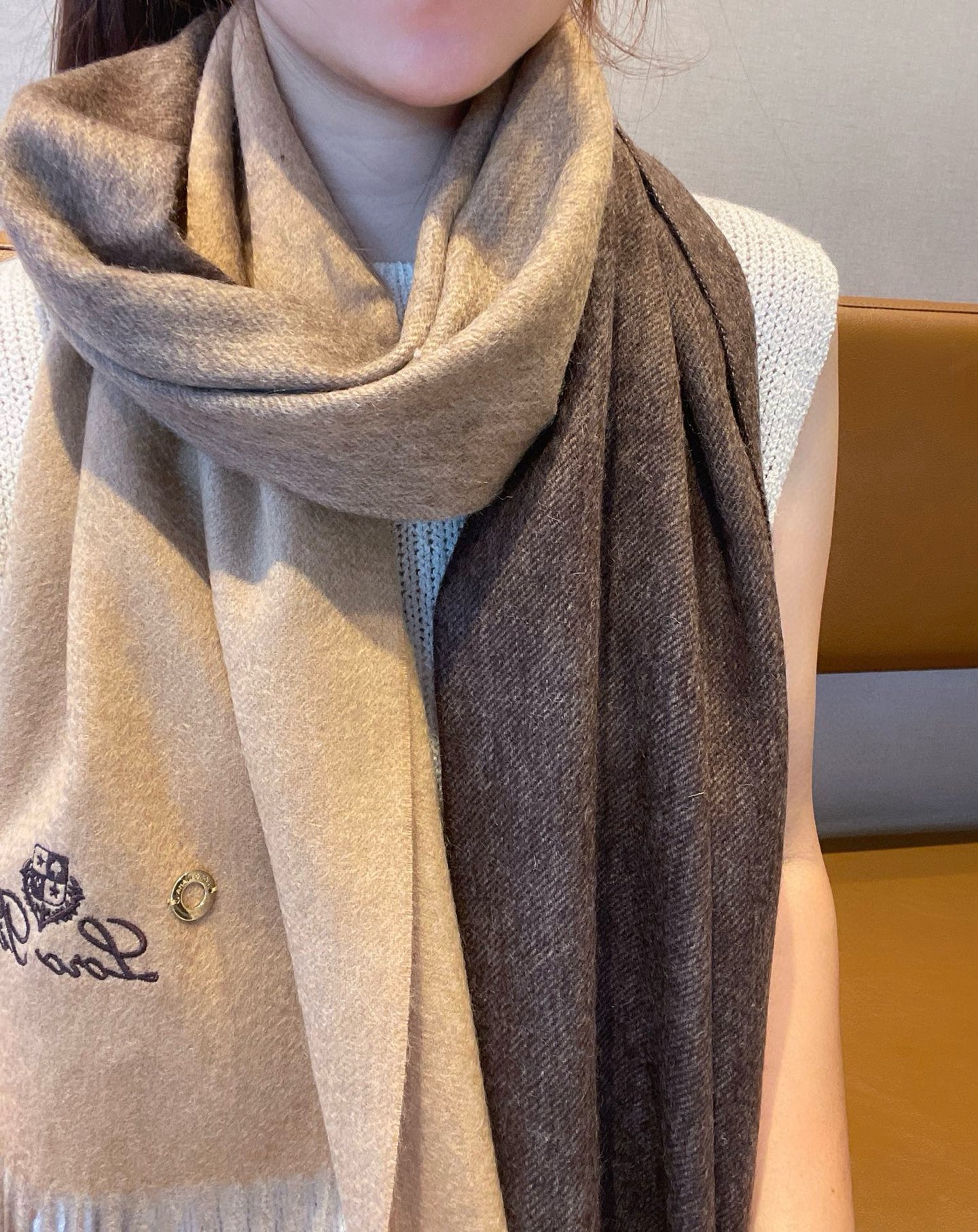 Luxurious Loro Piana Scarf Collection: Premium Quality Wool, Timeless Elegance, Vibrant Colors - 图片 1