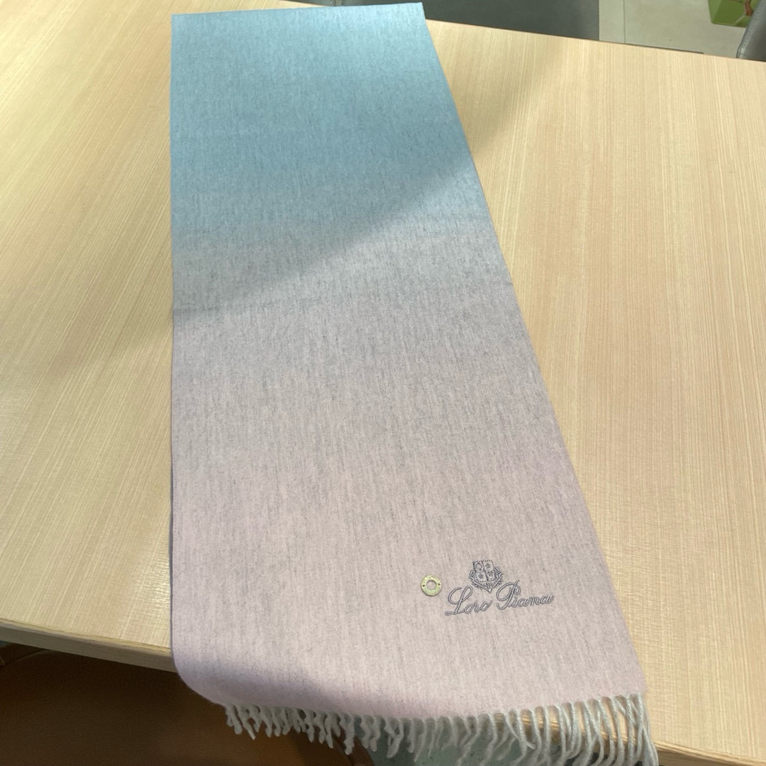 Luxurious Loro Piana Scarf Collection: High-Quality Wool in Vibrant Colors - 图片 9