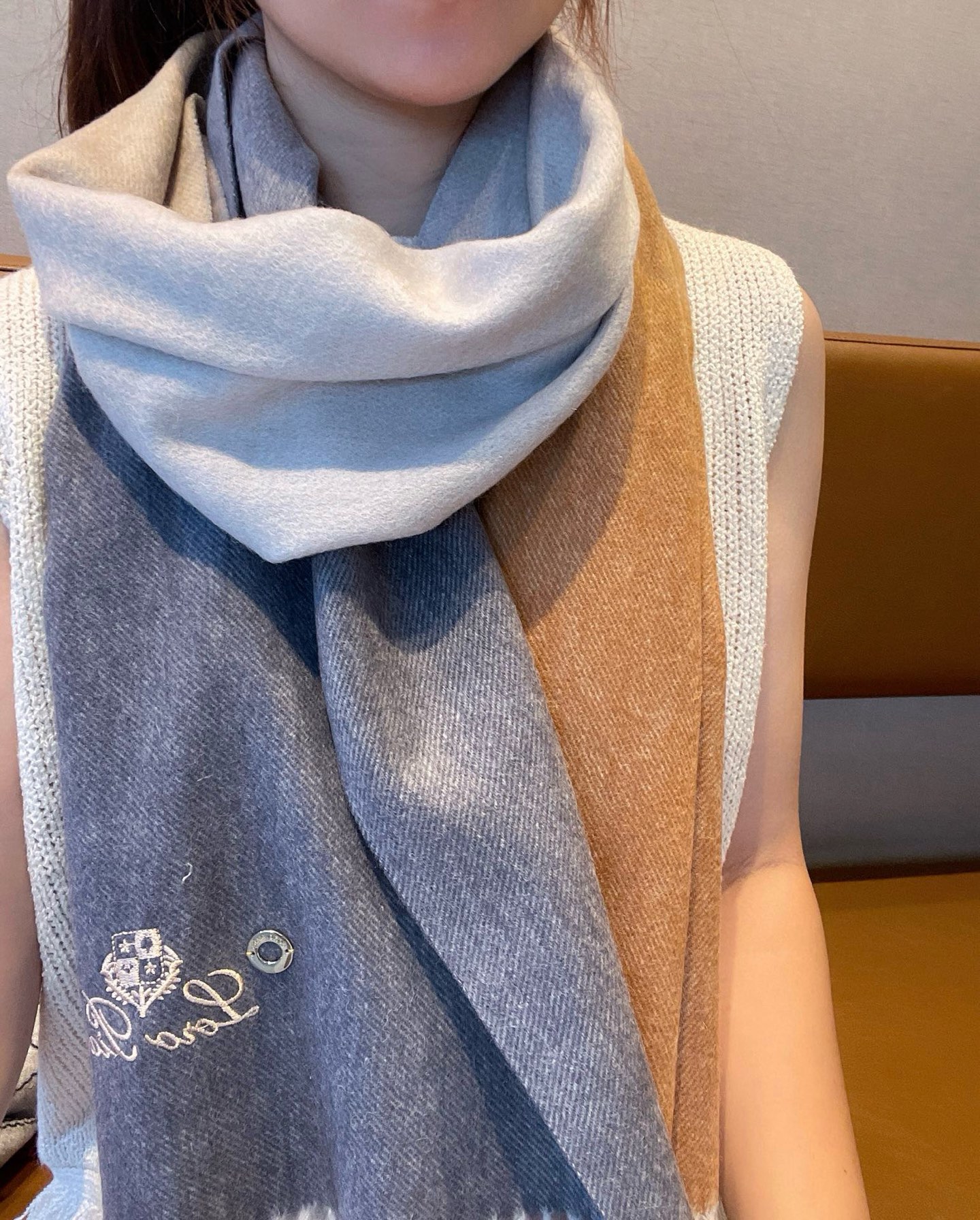 Luxurious Loro Piana Scarf Collection: High-Quality Wool, Timeless Elegance, 35*190 cm, Albas Goat Wool. - 图片 1