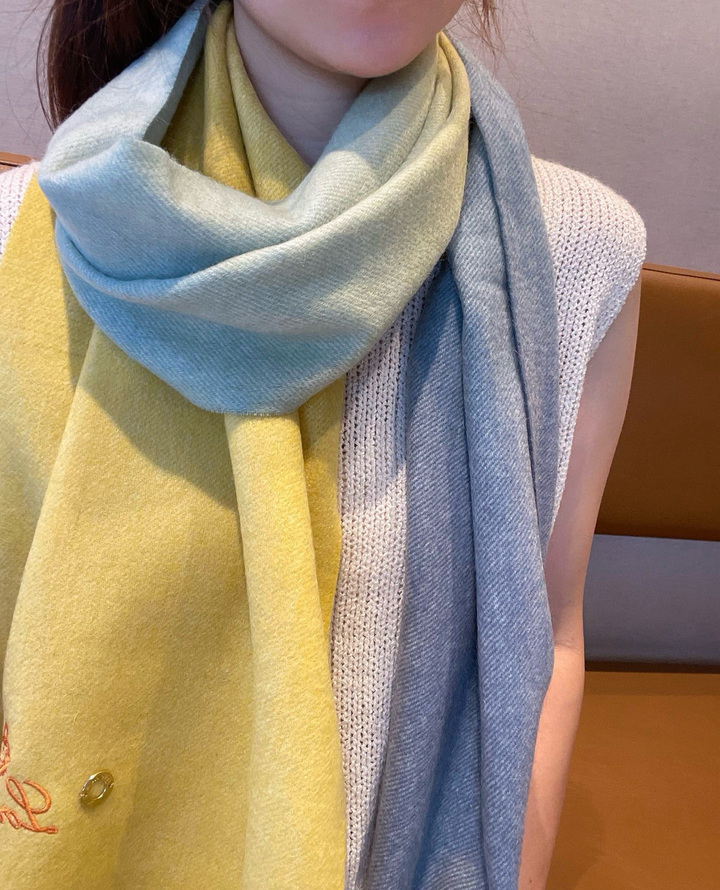 Luxurious Loro Piana Wool Scarf Collection: High-Quality, Colorful, and Timeless - 图片 1