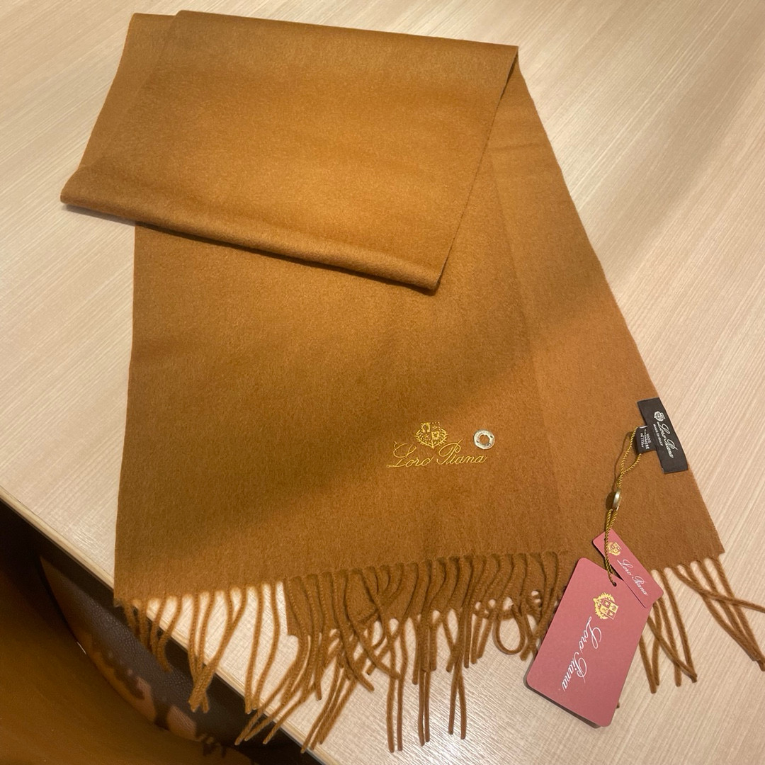 Luxurious Loro Piana Cashmere Scarf: High Quality, Italian Craftsmanship, Timeless Elegance - 图片 5