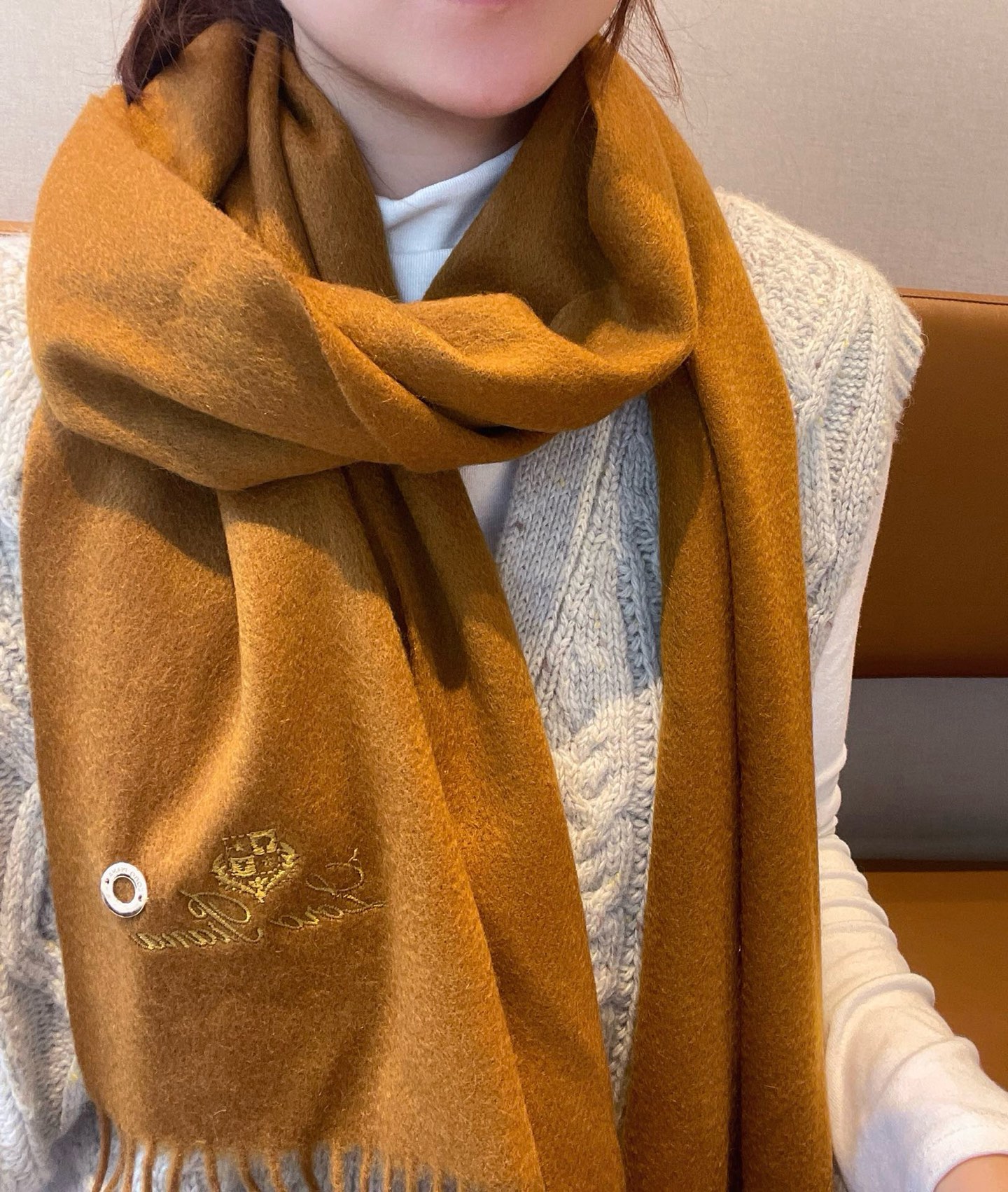 Luxurious Loro Piana Cashmere Scarf: High Quality, Italian Craftsmanship, Timeless Elegance