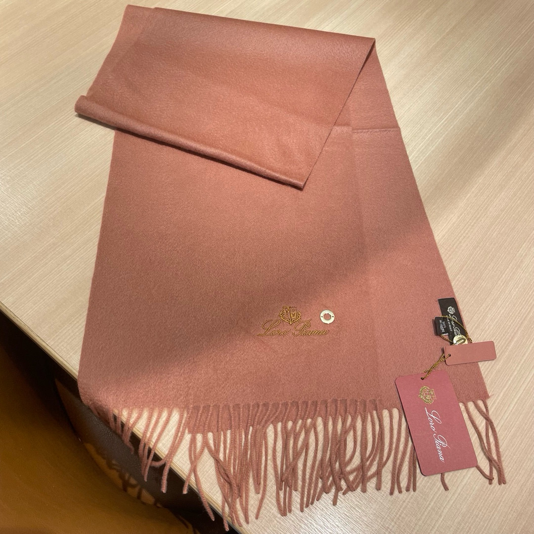 Loro Piana Cashmere Scarf: High Quality Italian Luxury for Fall Fashion - 图片 5