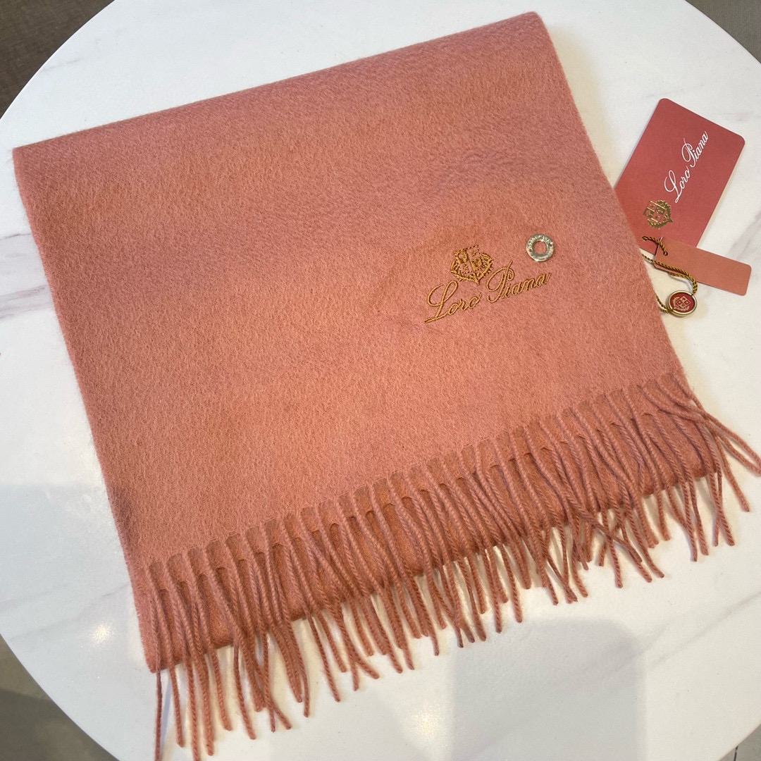 Loro Piana Cashmere Scarf: High Quality Italian Luxury for Fall Fashion - 图片 3