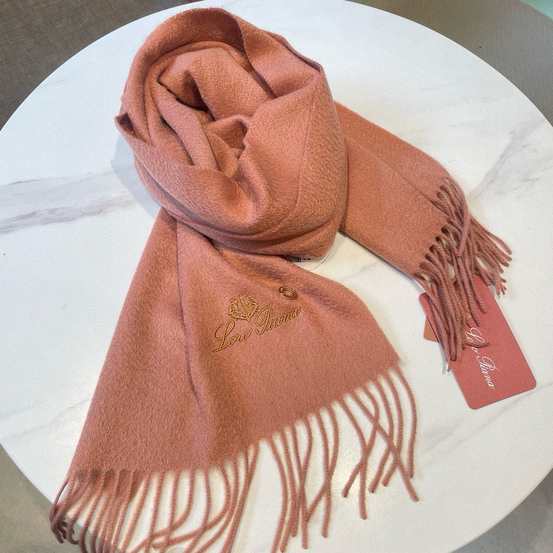 Loro Piana Cashmere Scarf: High Quality Italian Luxury for Fall Fashion - 图片 6