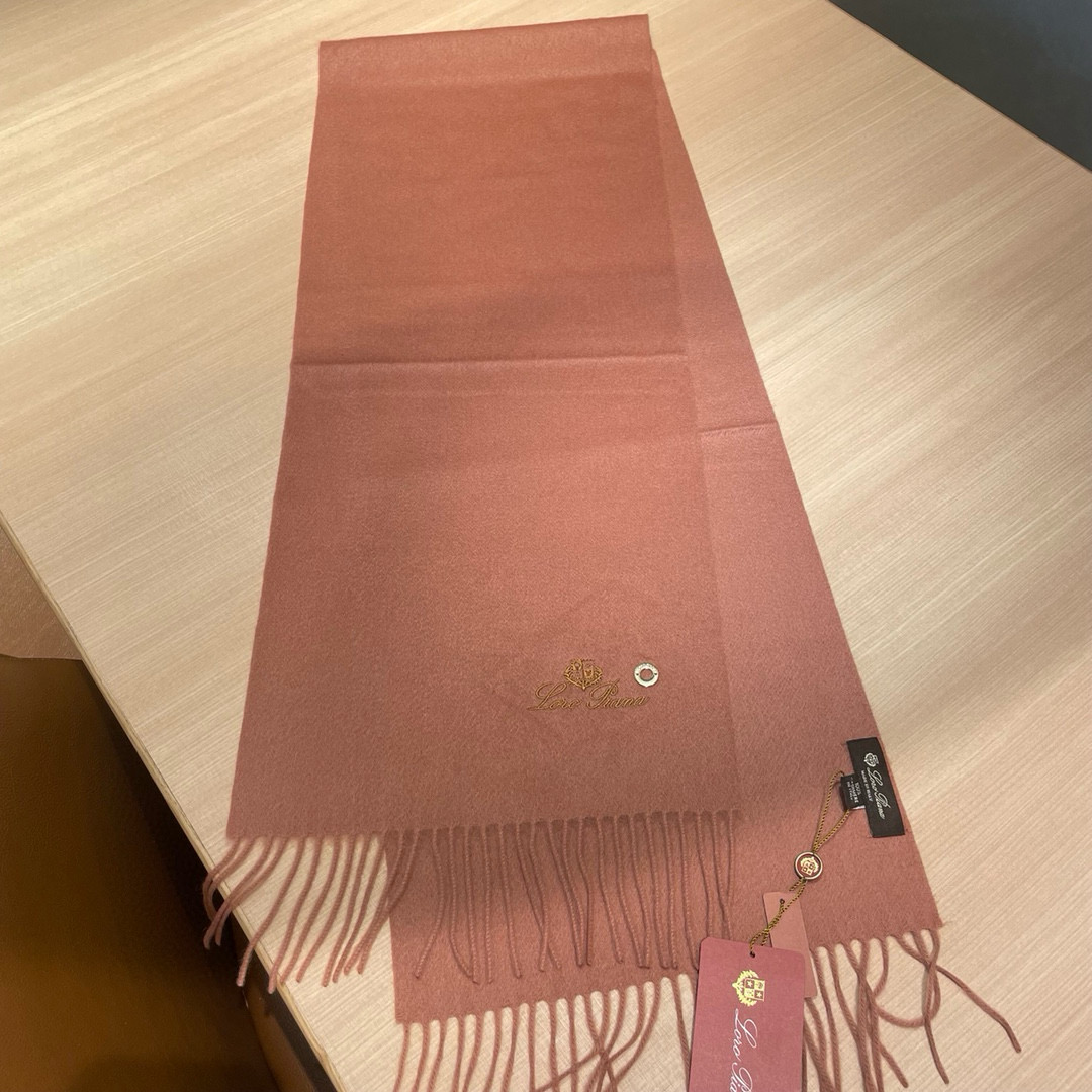 Loro Piana Cashmere Scarf: High Quality Italian Luxury for Fall Fashion - 图片 9