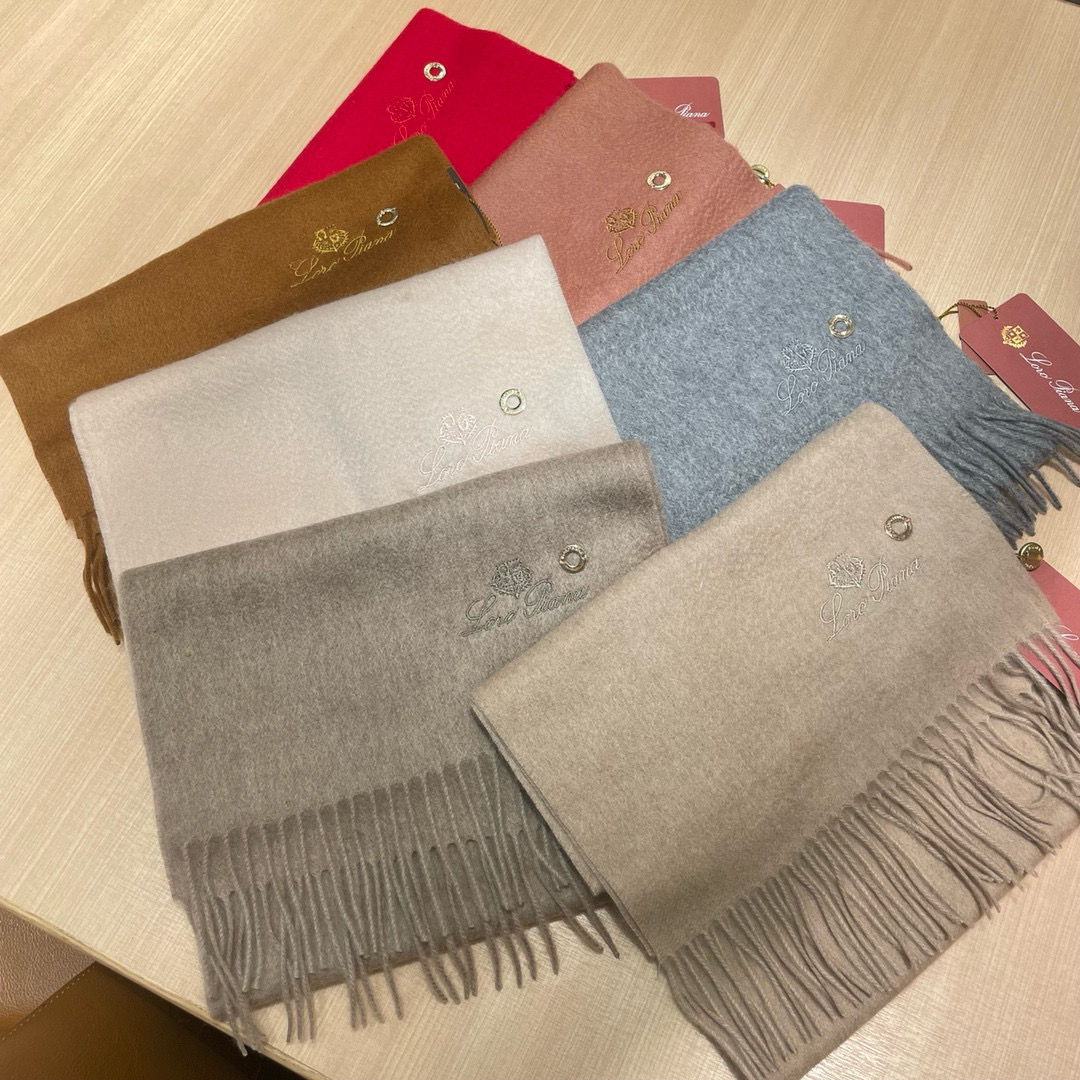 Loro Piana Cashmere Scarf: High Quality Italian Luxury for Fall Fashion - 图片 2