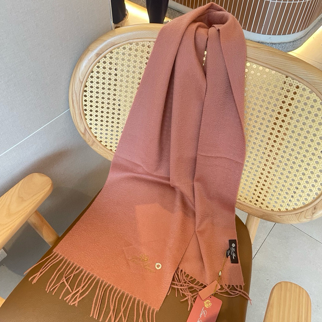 Loro Piana Cashmere Scarf: High Quality Italian Luxury for Fall Fashion - 图片 7