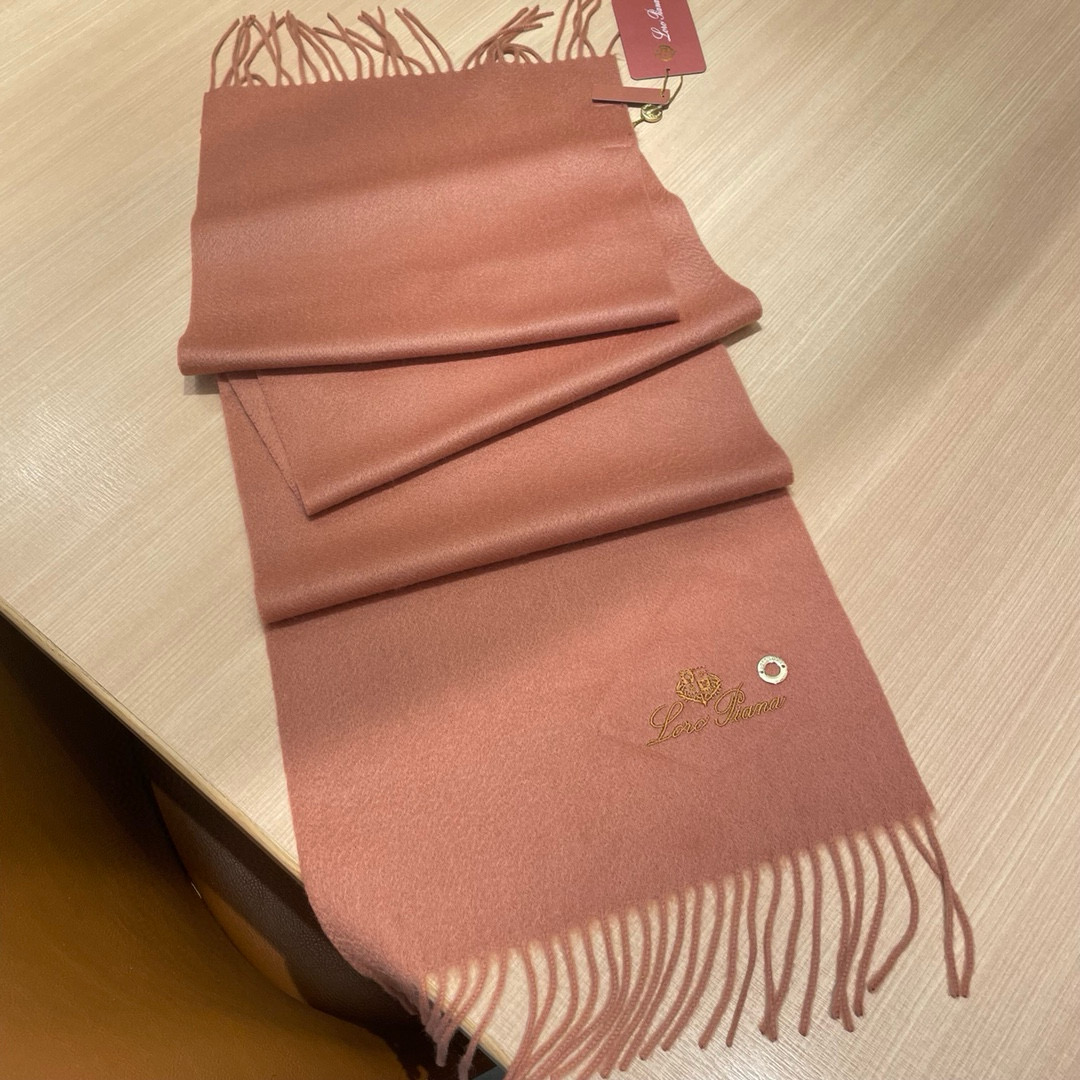 Loro Piana Cashmere Scarf: High Quality Italian Luxury for Fall Fashion - 图片 8