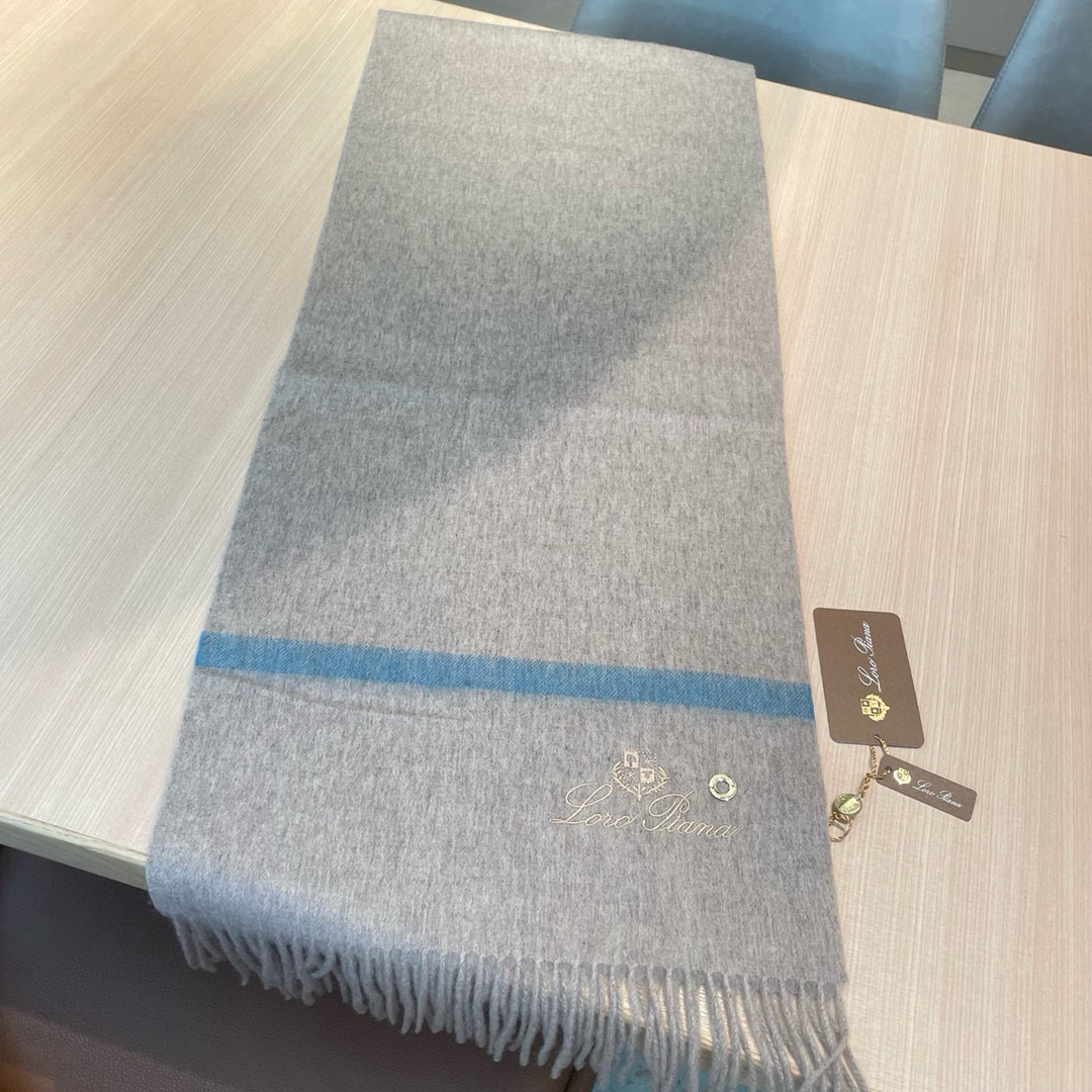 Luxurious Loro Piana Scarf: High-Quality Wool, Water-Coated, Functional, Timeless Elegance - 图片 5