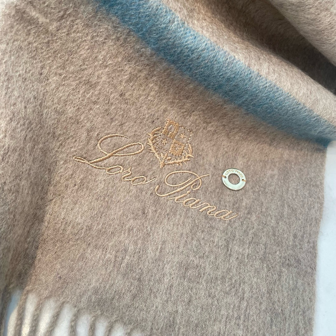 Luxurious Loro Piana Scarf: High-Quality Wool, Water-Coated, Functional, Timeless Elegance - 图片 4