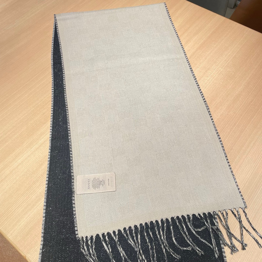 Elegant Black and White GG Wool Scarf with Signature Floral Pattern - 图片 8