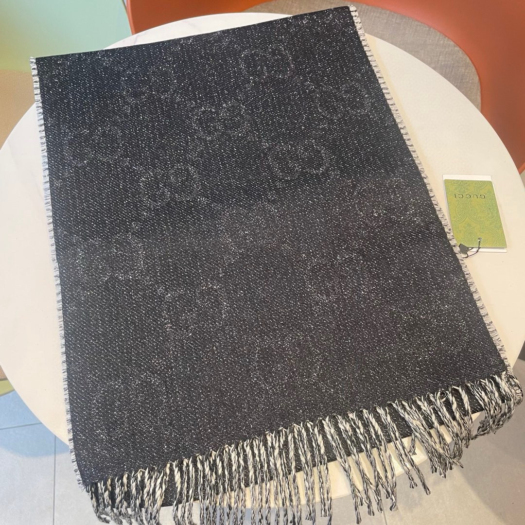 Elegant Black and White GG Wool Scarf with Signature Floral Pattern - 图片 3