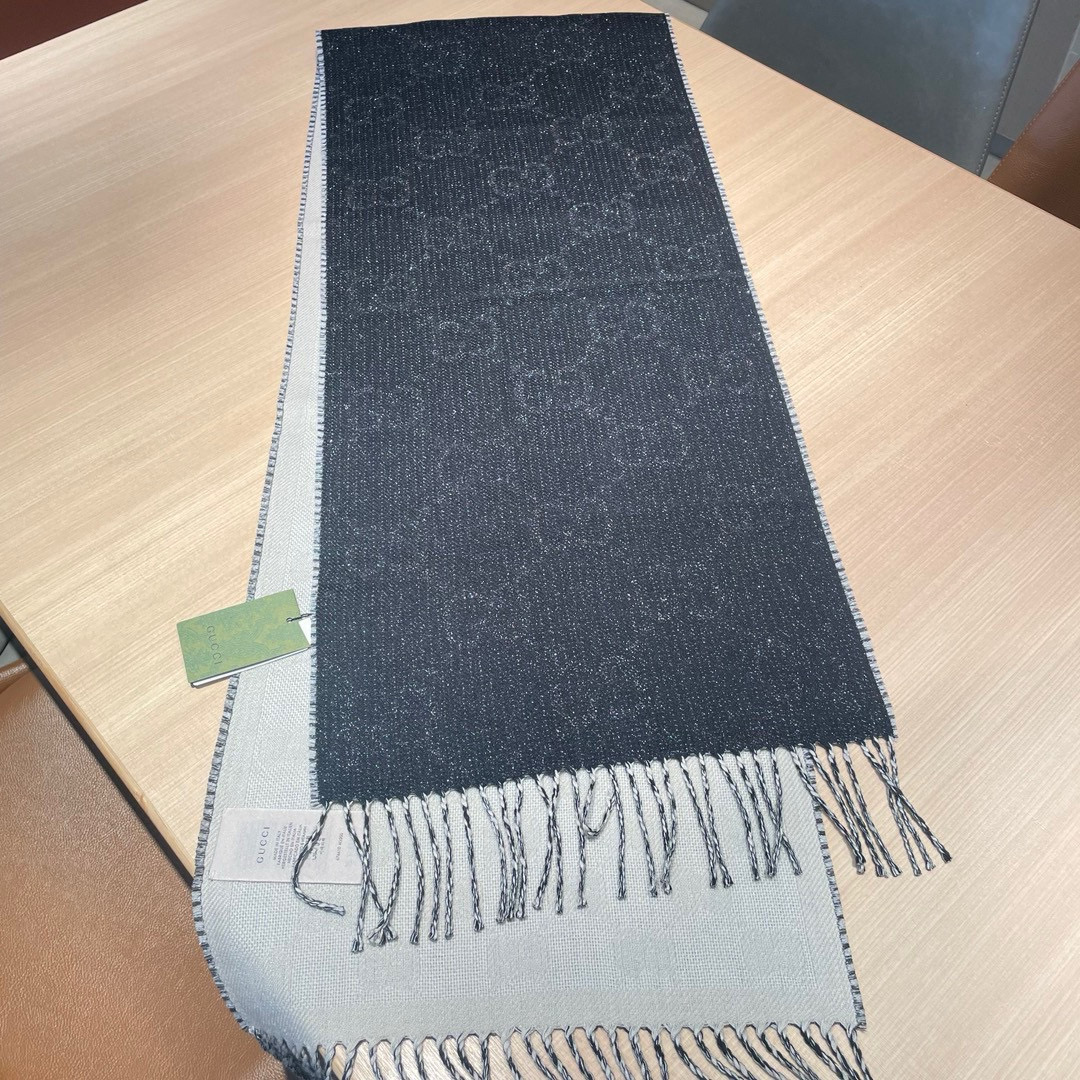 Elegant Black and White GG Wool Scarf with Signature Floral Pattern - 图片 5