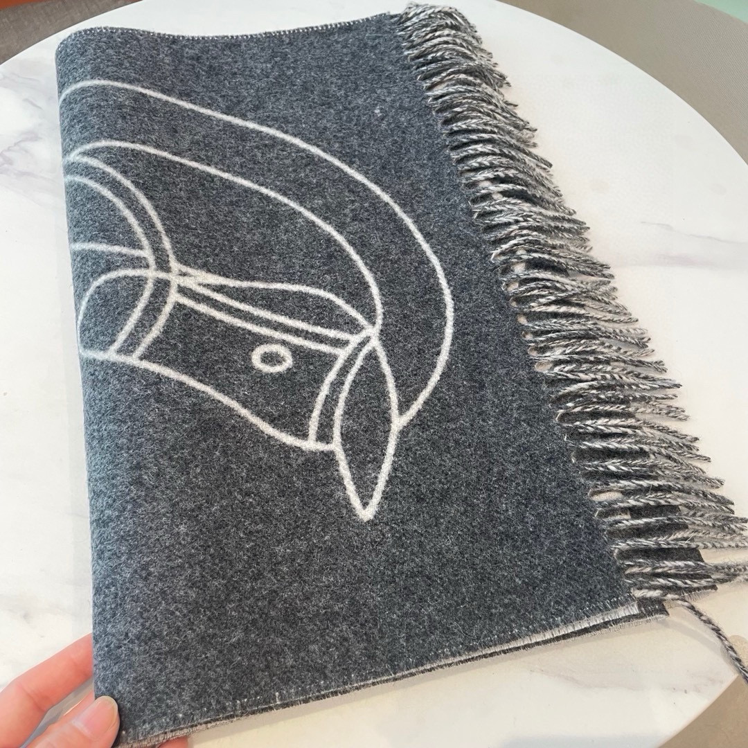 🆕Hermes · Casaque Entrelacs Equestres围巾❗️这款山羊绒围巾采用细腻