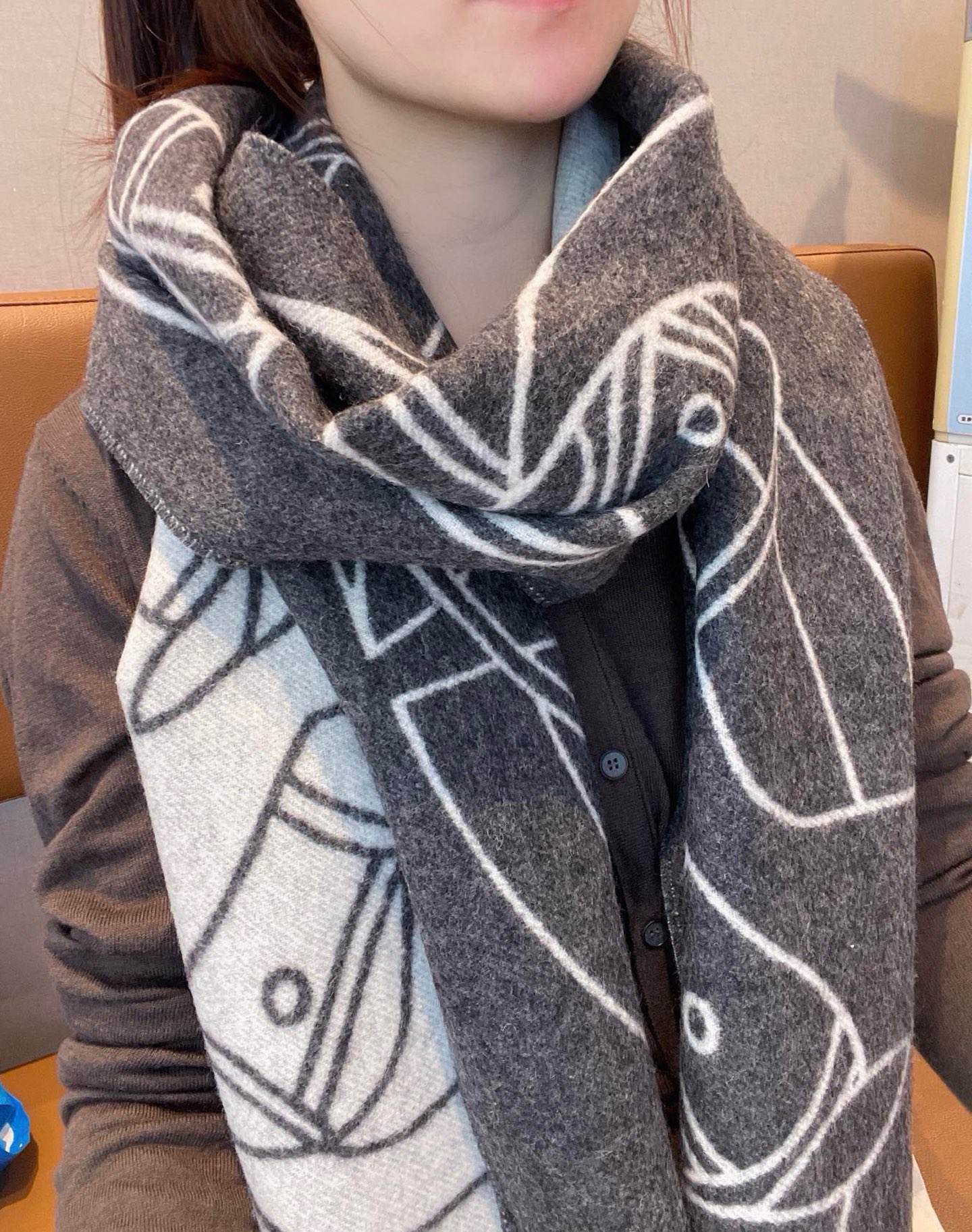 🆕Hermes · Casaque Entrelacs Equestres围巾❗️这款山羊绒围巾采用细腻