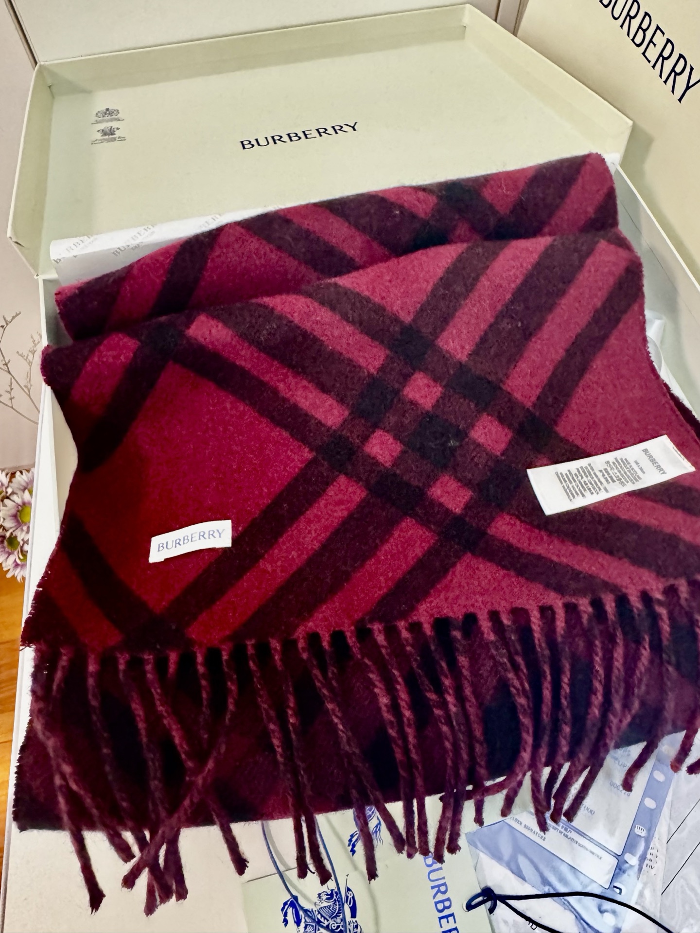 🆕Burberry新款苏格兰格纹羊绒围巾，继全智贤带火的格纹款围巾之后，Bur又一款力作上市，Burbe