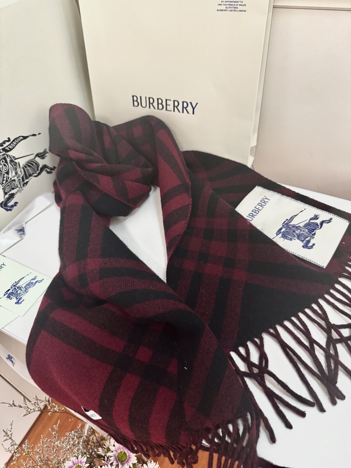 🆕Burberry新款苏格兰格纹羊绒围巾，继全智贤带火的格纹款围巾之后，Bur又一款力作上市，Burbe