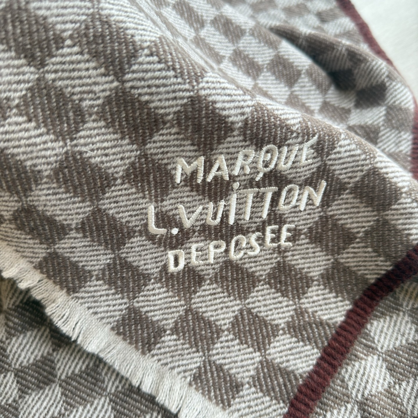 🆕LV新款 · 经典的棋盘格设计，低调的奢侈感❗️极品柔美精英高手级别的时髦感围巾❗️这款驴家羊绒围巾，