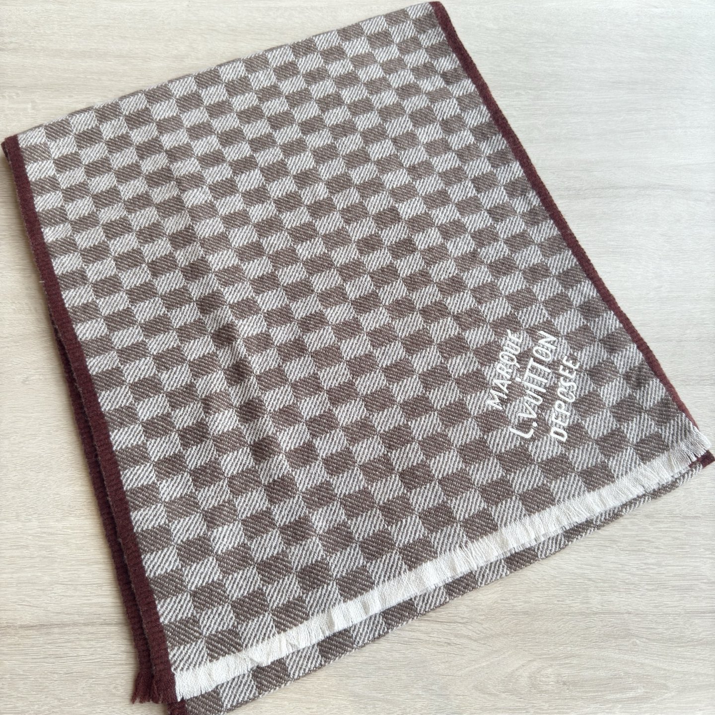 🆕LV新款 · 经典的棋盘格设计，低调的奢侈感❗️极品柔美精英高手级别的时髦感围巾❗️这款驴家羊绒围巾，