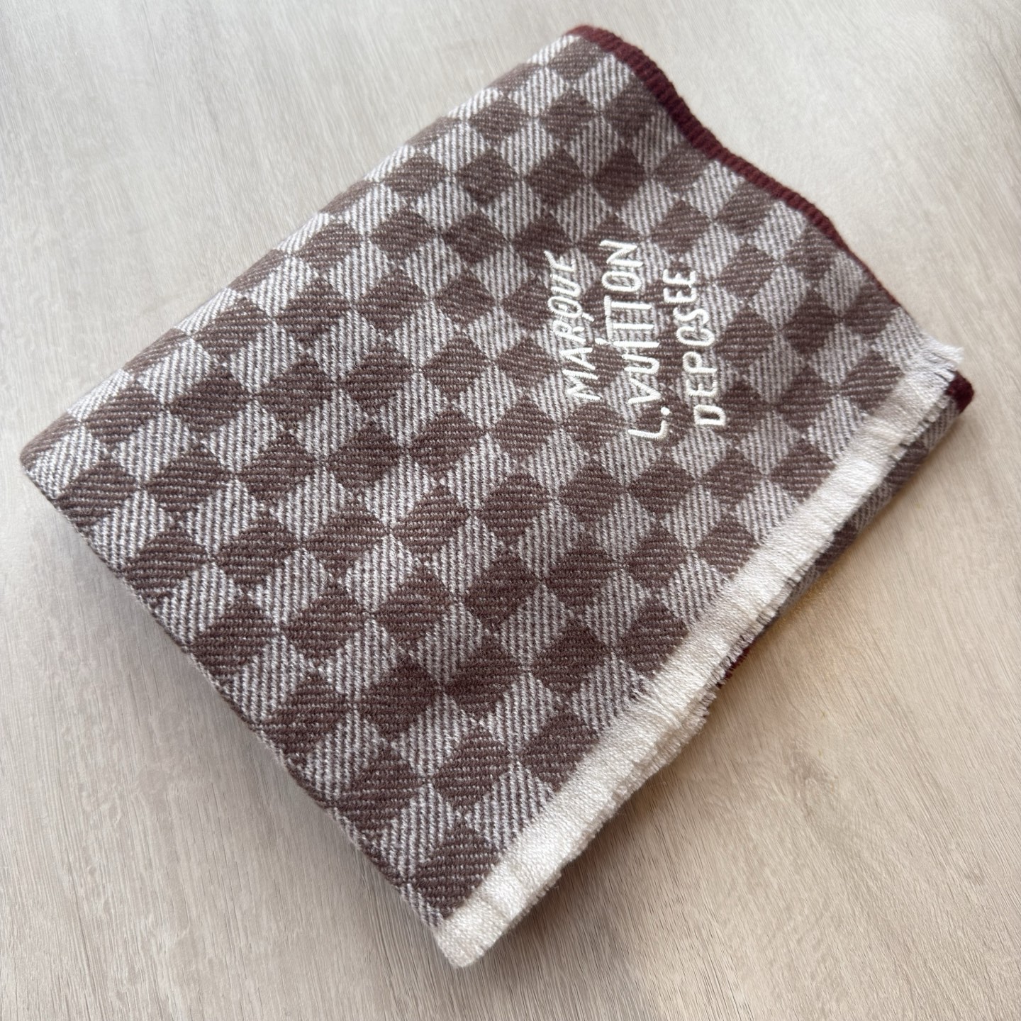 🆕LV新款 · 经典的棋盘格设计，低调的奢侈感❗️极品柔美精英高手级别的时髦感围巾❗️这款驴家羊绒围巾，