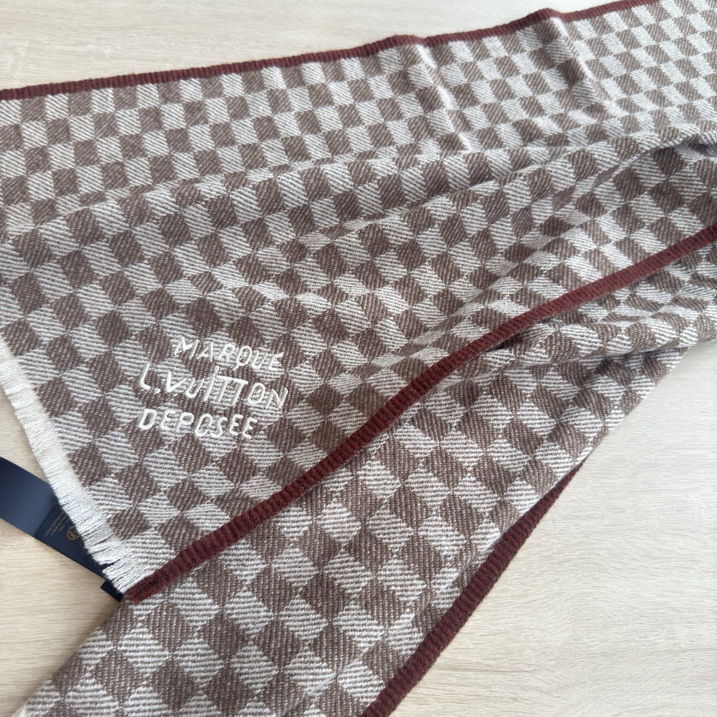 🆕LV新款 · 经典的棋盘格设计，低调的奢侈感❗️极品柔美精英高手级别的时髦感围巾❗️这款驴家羊绒围巾，