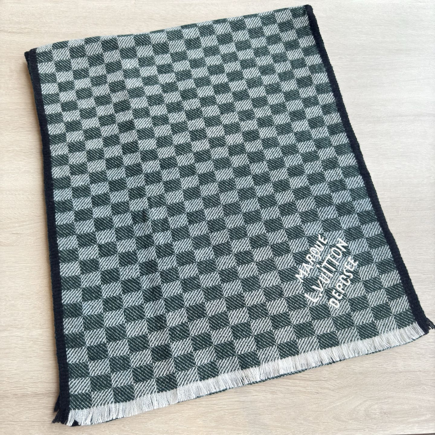 🆕LV新款 · 经典的棋盘格设计，低调的奢侈感❗️极品柔美精英高手级别的时髦感围巾❗️这款驴家羊绒围巾，