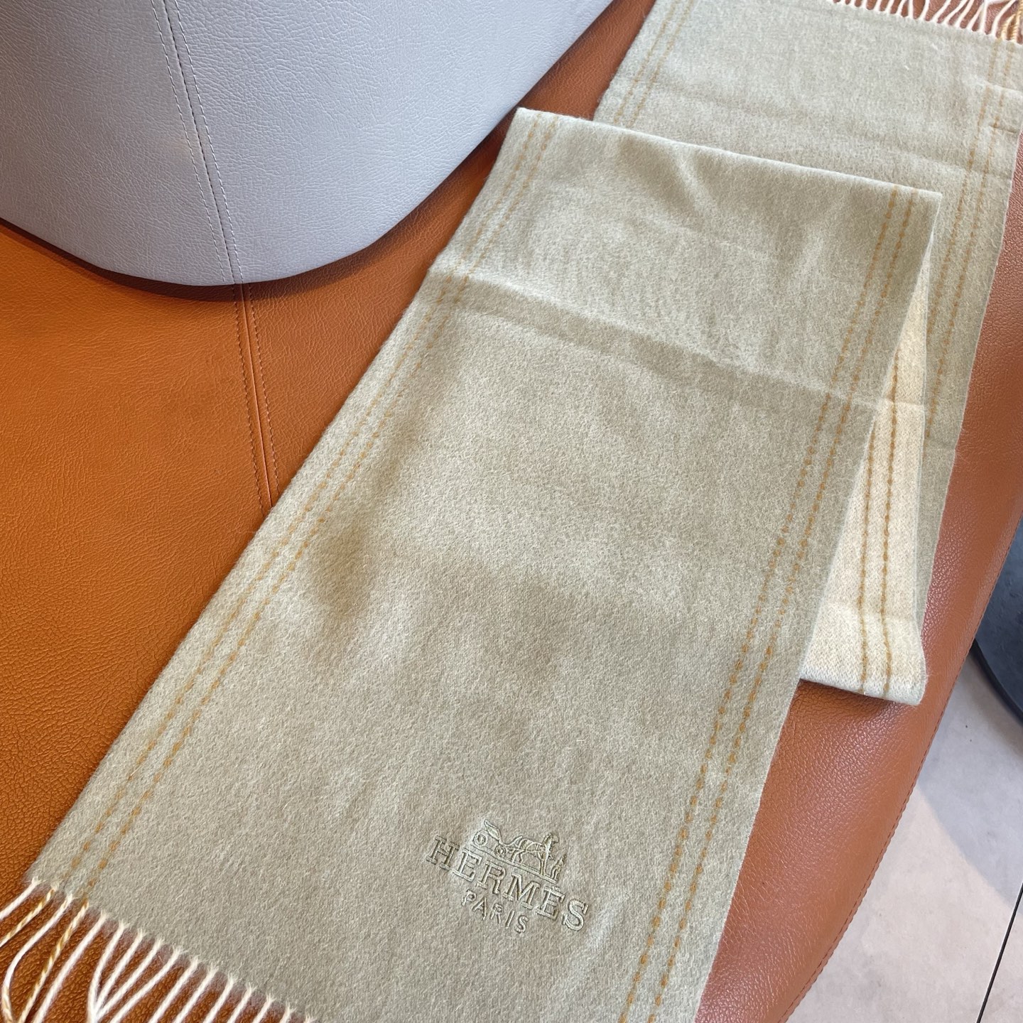 🆕 【▪Hermes · 爱马仕，大H难得一见的温柔配色，低调又不失优雅❗️】重点推荐❗️双面配色，新增