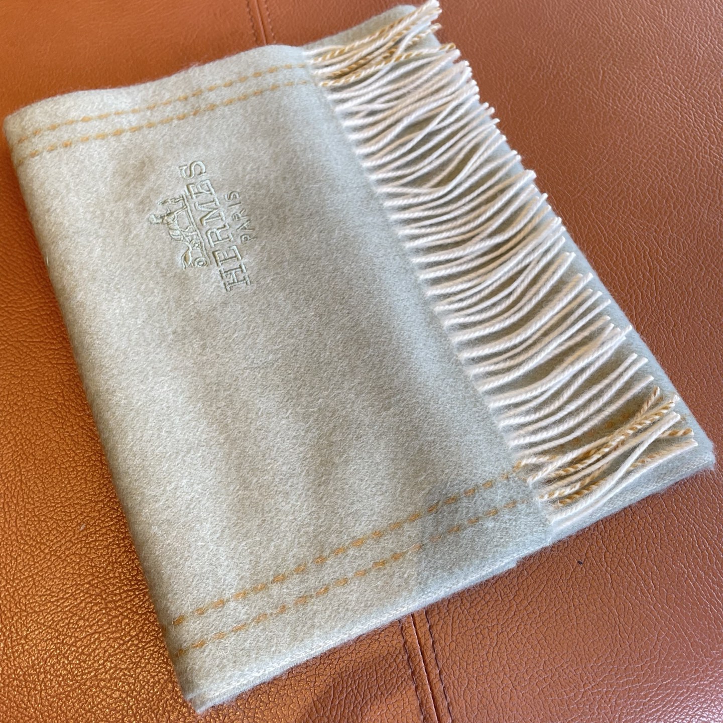 🆕 【▪Hermes · 爱马仕，大H难得一见的温柔配色，低调又不失优雅❗️】重点推荐❗️双面配色，新增