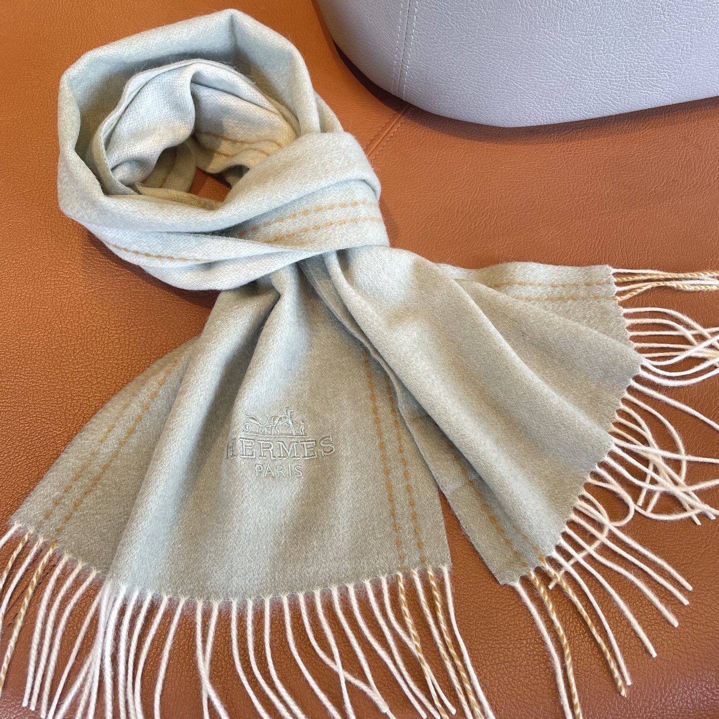 🆕 【▪Hermes · 爱马仕，大H难得一见的温柔配色，低调又不失优雅❗️】重点推荐❗️双面配色，新增