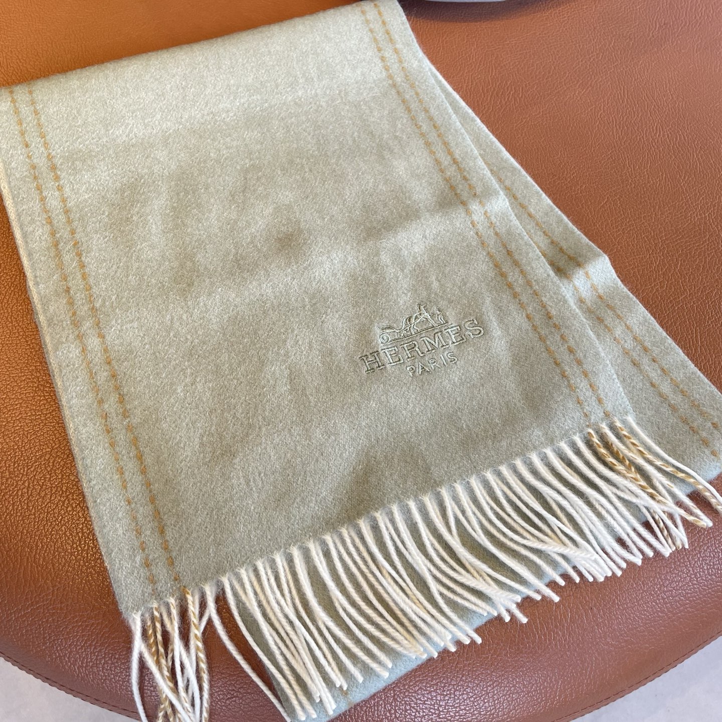 🆕 【▪Hermes · 爱马仕，大H难得一见的温柔配色，低调又不失优雅❗️】重点推荐❗️双面配色，新增