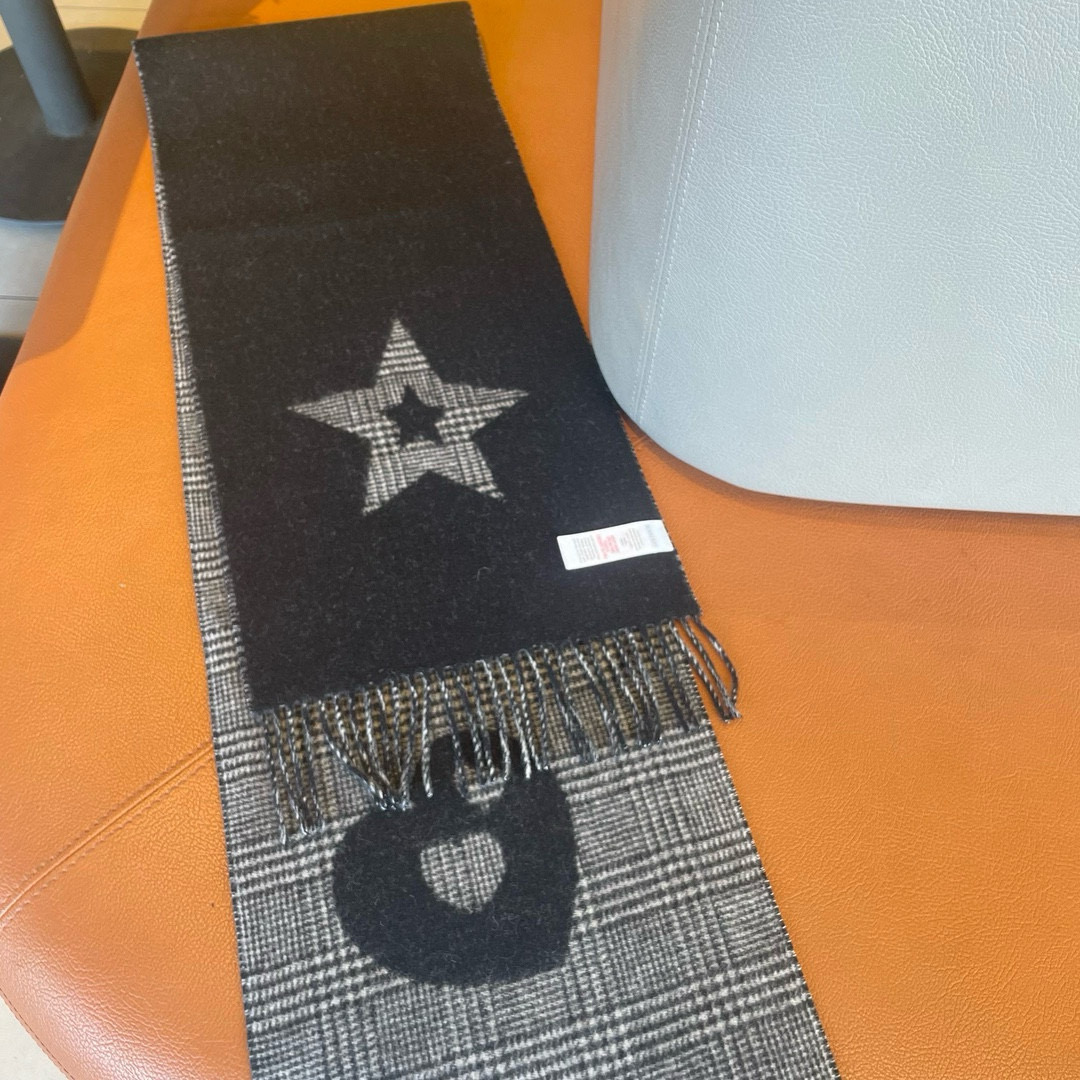  🆕Burberry元素双面提花围巾‼️B家这款羊绒披肩的面料非常满意~手感真的好到不行‼️寒冬贴脖子围