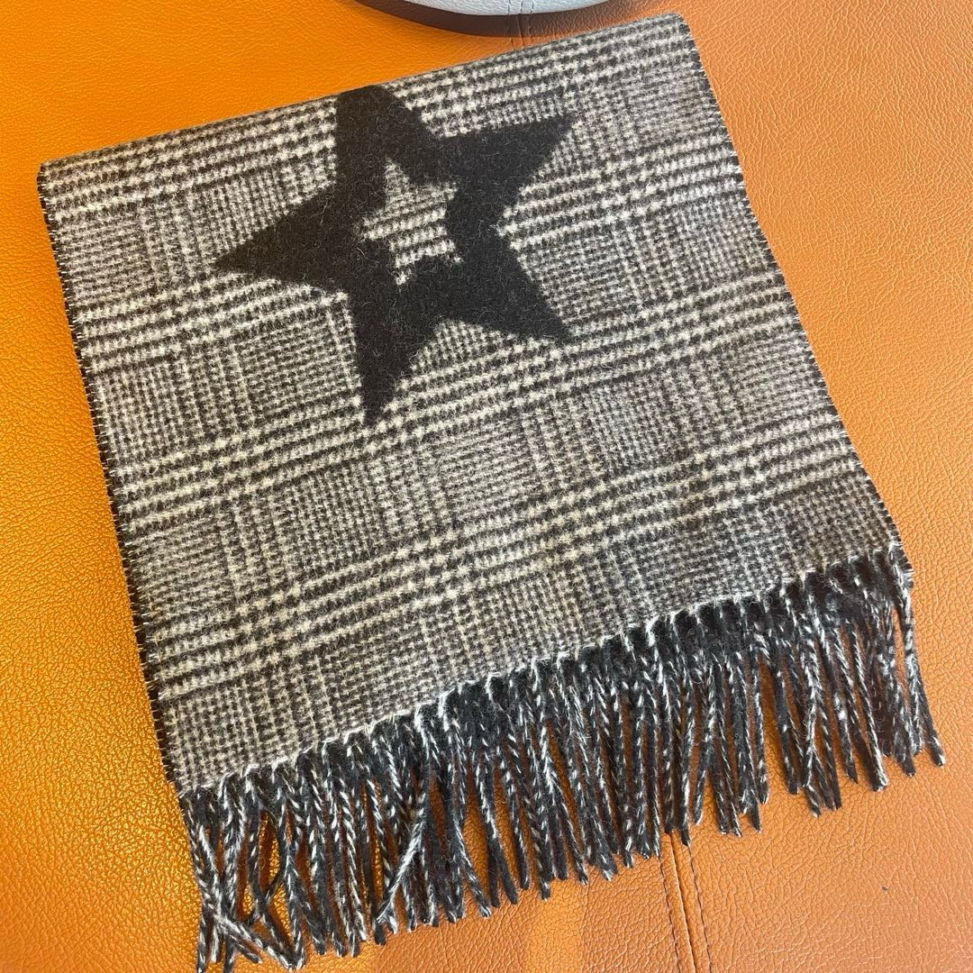  🆕Burberry元素双面提花围巾‼️B家这款羊绒披肩的面料非常满意~手感真的好到不行‼️寒冬贴脖子围