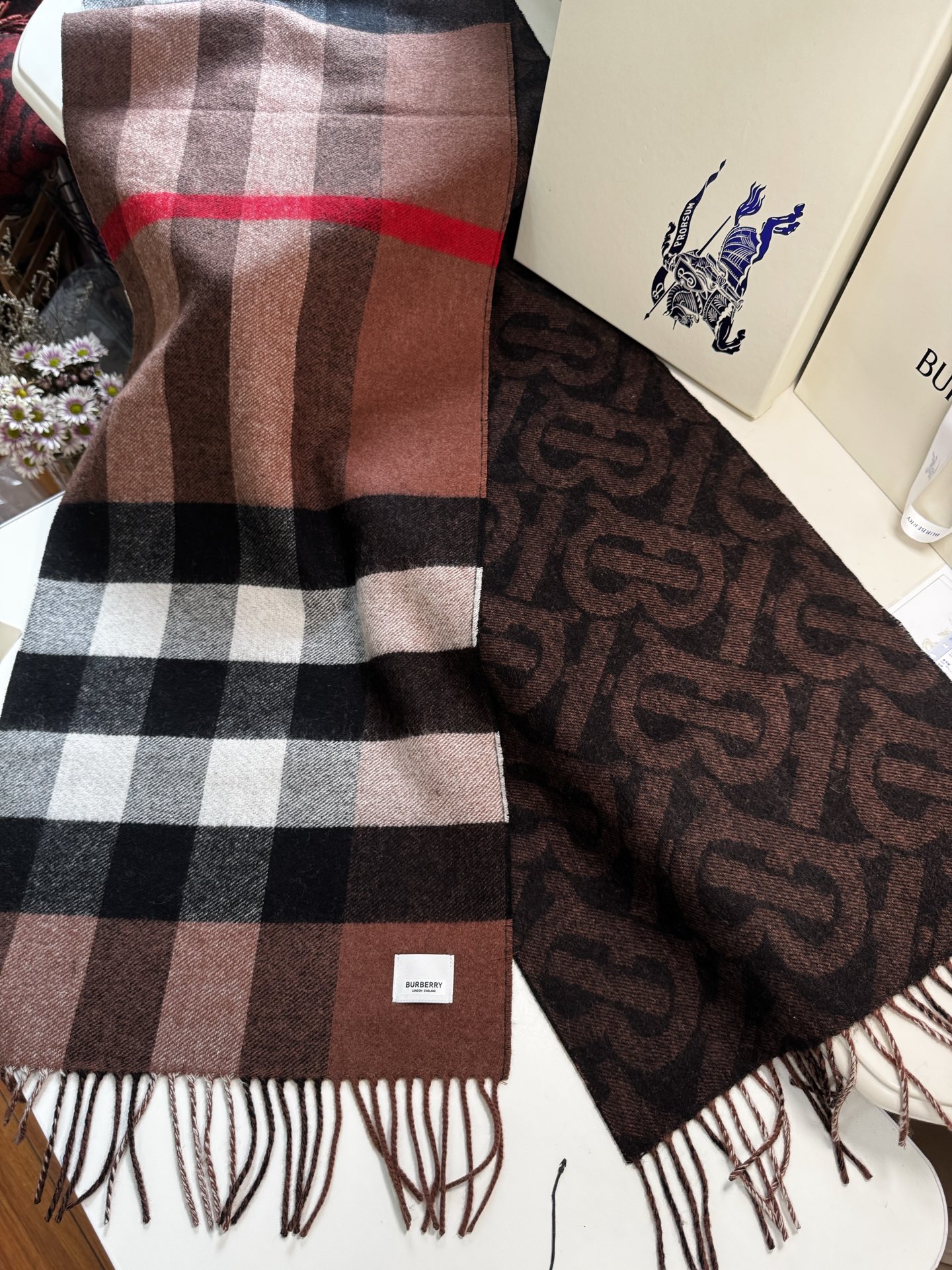  🆕❗️高版合股纱 · 法国的外贸订单 ❗️Bur经典款TB典藏款系列❗️提花精纺羊绒围巾，产自苏格兰工