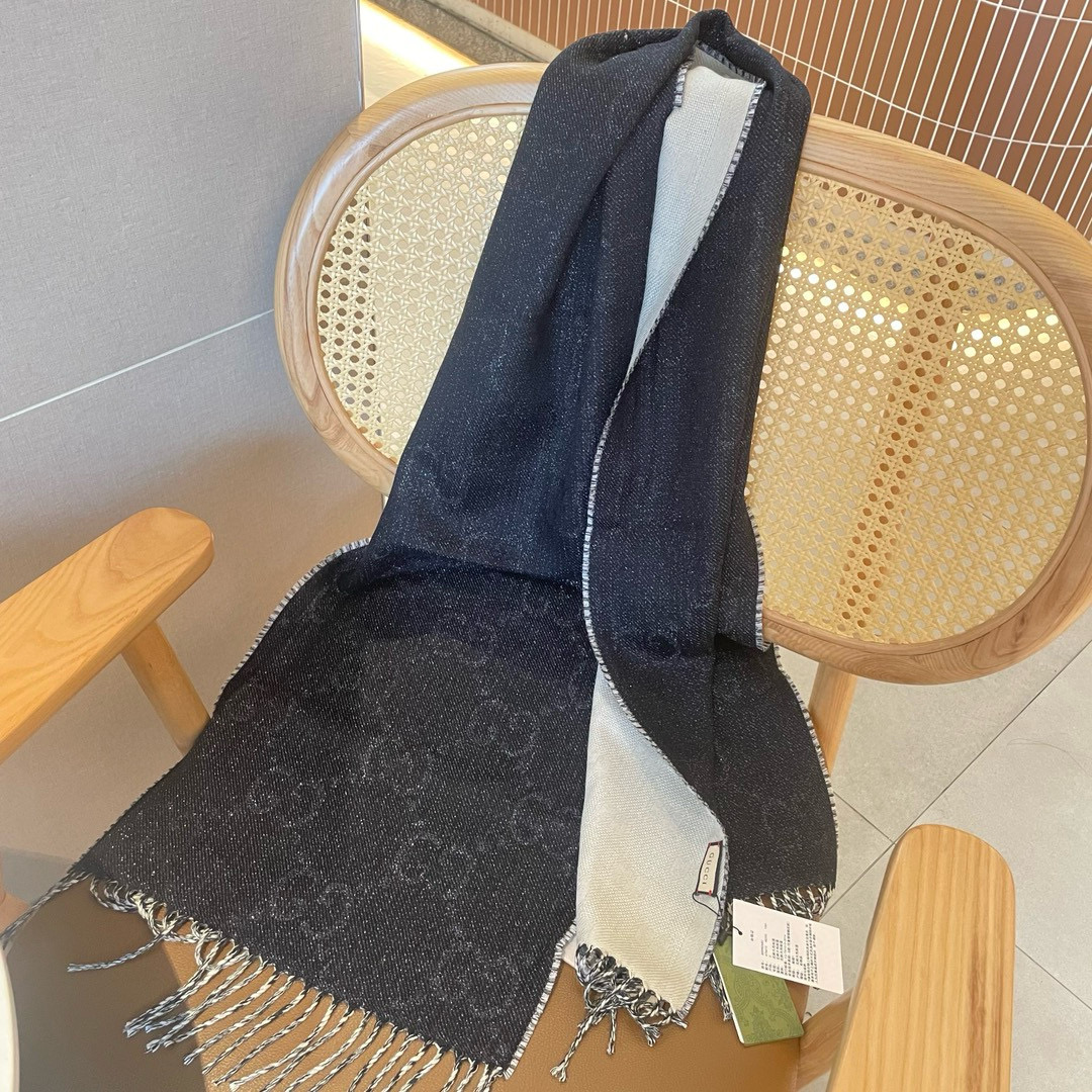  🆕GG品牌标志性元素不断推出妙趣横生的设计，以现代手法令经典单品呈现出时光沉淀的优雅美感。别致的GG图