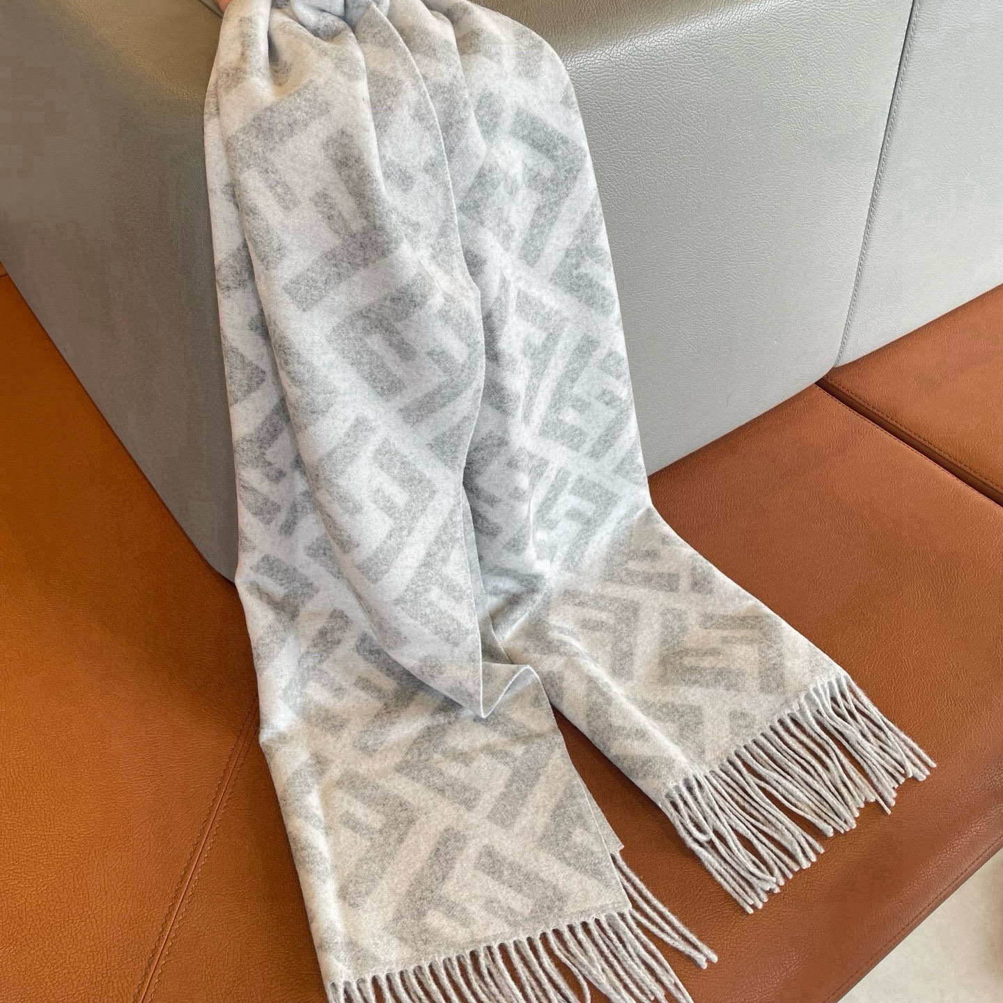  🆕 FENDI · 芬迪❗️最能碰撞出高级感❗️双F绝对是今年时尚圈最炙手可热的潮流风向标❗️最流行的