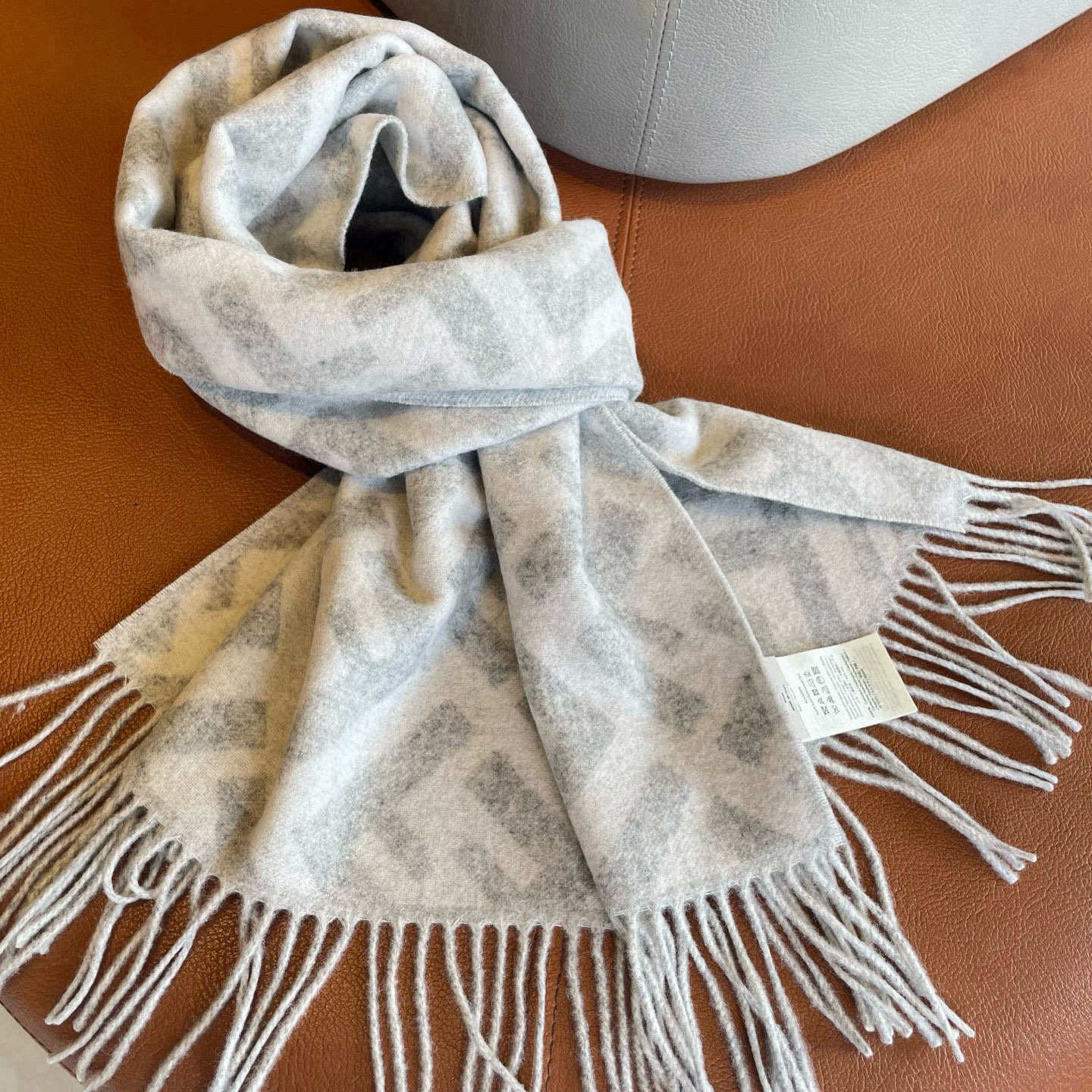  🆕 FENDI · 芬迪❗️最能碰撞出高级感❗️双F绝对是今年时尚圈最炙手可热的潮流风向标❗️最流行的