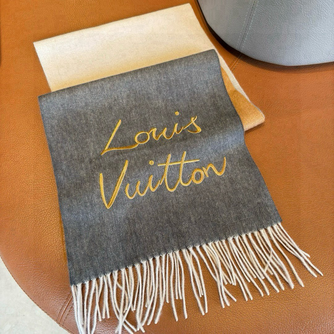 Louis Vuitton ▪大驴家新款渐变围巾 的温柔配色 迷恋 气质低调恬静又不失优雅 重点推荐 高级舒适 气质