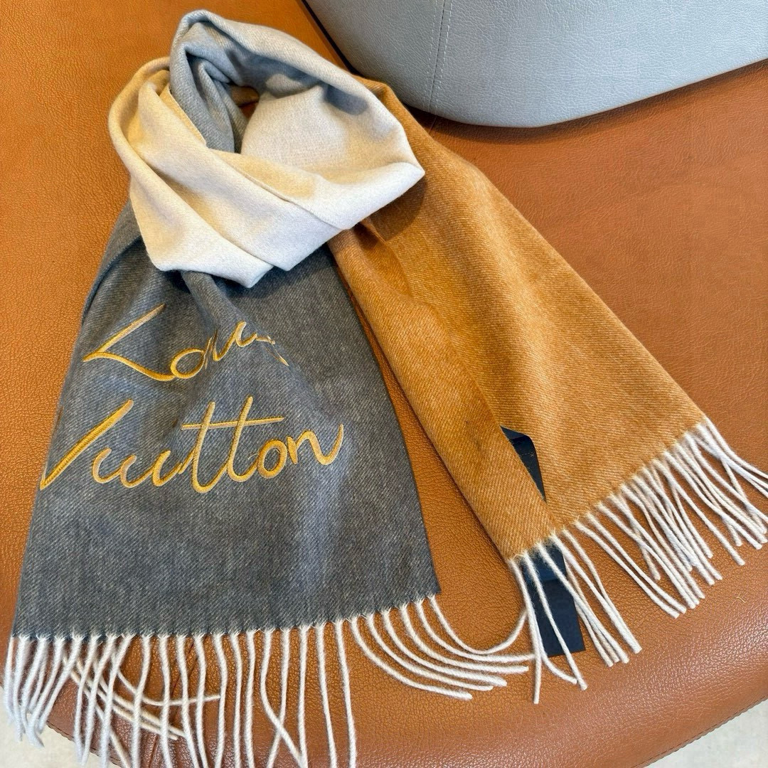 Louis Vuitton ▪大驴家新款渐变围巾 的温柔配色 迷恋 气质低调恬静又不失优雅 重点推荐 高级舒适 气质