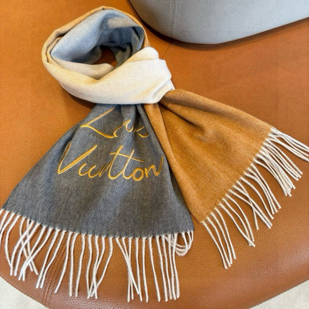 Louis Vuitton ▪大驴家新款渐变围巾 的温柔配色 迷恋 气质低调恬静又不失优雅 重点推荐 高级舒适 气质