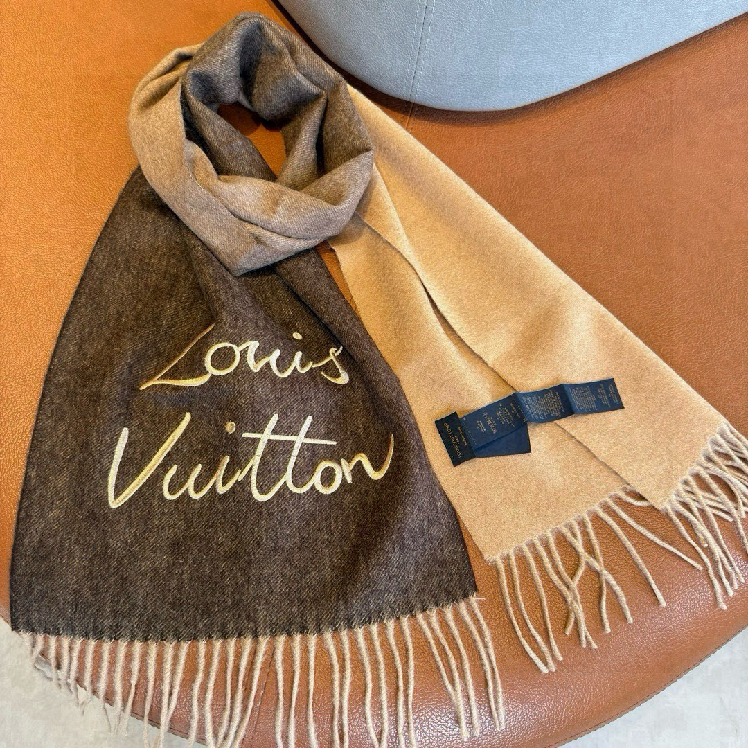 Louis Vuitton ▪大驴家新款渐变围巾 的温柔配色 迷恋 气质低调恬静又不失优雅 重点推荐 高级舒适 气质